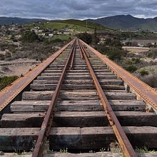 Fiscal Bridge. Photographic Composition, Photograph, and Digital Photograph project by diegoramirezsantibanes - 03.27.2025