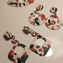 Terrazzo style earrings. Accessor, Design, Arts, Crafts, DIY, Jewelr, and Design project by sara_tuff - 03.28.2025