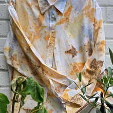 Camisa de lino en impresión botánica. Un projet de Teinture textile et Impression textile de Ermitas Fernández Vasconcellos - 01.04.2025