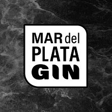 Rebranding • MAR del PLATA 𝗚𝗜𝗡. Un progetto di Design, Graphic design, Br, ing, Br, identit, Creatività, Design di accessori, Social media, Tipografia, Instagram, Design di loghi, Illustrazione vettoriale, Design dell’informazione, Composizione fotografica, Design tipografico, Fotomontaggio, Design per i social network e Design di presentazioni di Dario Frisone - 02.04.2025