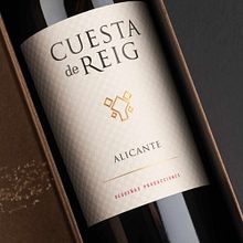 Etiqueta de Vino Ed. Limitada.. Graphic Design, and Packaging project by Vicente Santiago - 04.08.2025