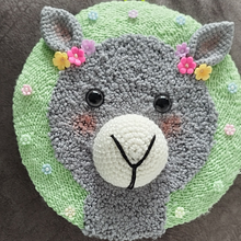 Alphaca . Arts, Crafts, Embroider, Crochet, To, Design, DIY, Fiber Arts, Punch Needle, and Textile Design project by Magny Baquero Montaño - 04.10.2025