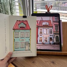 Blue House Sketch. Een project van  Architecturale illustratie,  Tekening,  Illustratie met inkt, Sketchbook y  Schetsen van Maria Gomes - 11.04.2025
