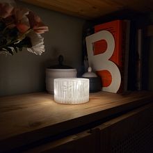 3D printed small lamp (wireless). Un proyecto de Diseño, Modelado 3D, 3D y Diseño de interiores de kpz1997 - 12.04.2025