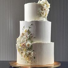 Wedding floral cake. Design, and DIY project by cakencakes - 04.16.2025