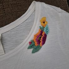 Parche Freestyle. Un progetto di Design di accessori, Illustrazione botanica, Ricamo e Textile Design di Mariana Sánchez Rico - 18.04.2025