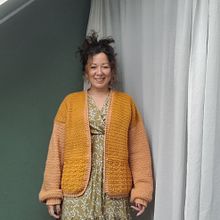 Crochet Cardigan. Crochet, DIY, Fashion Design, Fiber Arts, and Textile Design project by Natasha Flanegin - 04.21.2025