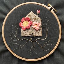 Un viaje de texturas, hilos y raíces: bordado floral. Bordado, Esboçado, Ilustração tradicional, Desenho, Artesanato, DIY, Criatividade, Tecido, Ilustração botânica, e Design floral e vegetal projeto de itzihernando - 22.04.2025