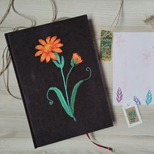 Carnet brodé "Mutisias". Un projet de Broderie, Illustration naturaliste , et Reliure de Zulma Castañeda - 22.04.2025