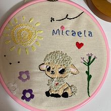 Ovelhinha Micaela . Projekt z dziedziny  Haft, Wzornictwo tekst i liów użytkownika Francis carolina Vieira da silva - 23.04.2025