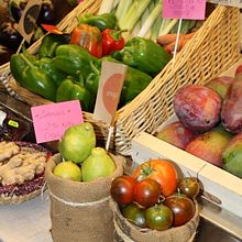 Cartel Mercados de Madrid . % Alba Gallego tarafından hazırlanan Grafik Tasarım projesi - 04.23.2025