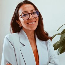 Reel de Locución Mar Gonzalez. Projekt z dziedziny Audio, Projektowanie graficzne i  Reklama użytkownika Angela Gonzalez - 25.04.2025