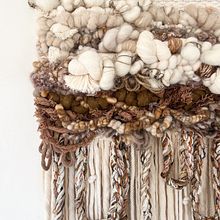 To Free Ourselves of Attachments. Un proyecto de Telar, Tejido, Artesanía y Diseño textil de amanda flourie - 28.04.2025