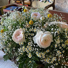 A nice floreal composition . Decoration, DIY, Floral, Plant Design & Interior Decoration project by Fabrizio Di Vincenzi - 04.29.2025