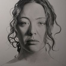 Tania. Un proyecto de Bellas Artes, Dibujo, Dibujo a lápiz, Ilustración tradicional, Dibujo de Retrato, Dibujo realista, Dibujo artístico, Bocetado y Dibujo anatómico de Begoña Blázquez Parro - 01.05.2025