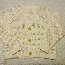 Cardigan a crochet top-down. Un progetto di Uncinetto, Fashion design, DIY, Fiber Art e Textile Design di Fernanda Ulloa Castillo - 16.05.2025