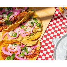 A soul in a taco. Projekt z dziedziny Fotografia kulinarna, St, lizowanie Ż, wności,  Fotografia lifest i le użytkownika Grace Durán - 18.05.2025