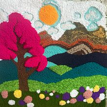 Cojín del Bosque . Embroider, Decoration, Punch Needle, and Textile Design project by tsagudelo - 05.27.2025