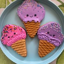 Galletas decoradas Conitos de nieve . Projekt z dziedziny Cukiernictwo, Jadalna sztuka i Lukier użytkownika Paola Berenice Gurrola Domínguez - 27.05.2025