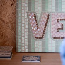 'Venice' Mosaic Sign Ein Projekt aus dem Bereich H, werk, Keramik, Innendesign und Innenarchitektur von Amy Exton - 05.06.2025
