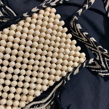 Bolso cuentas de madera. Projekt z dziedziny Projektowanie dodatków, Craft, Design, Projektowanie mod i  Tkactwo użytkownika Rosa Morales - 06.06.2025