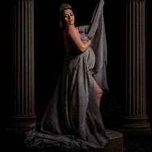 Maternidad en clave Fine Art. Projekt z dziedziny Retuszowanie fotografii, Postprodukcja fotograficzna i Fotomontaż użytkownika Braylen Posada - 09.06.2025