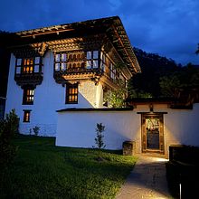 House Sketch with Markers and Watercolour - Bhutan House. Projekt z dziedziny  R, sunek architektoniczn,  R, sunek,  R, sunek atramentem, Sketchbook i Sketching użytkownika Marie Lam - 12.06.2025