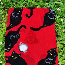 Gatos y magia: alfombra inspirada en Halloween y Embrujadas. Arts, Crafts, Textile Design, Interior Decoration, Interior Design, and Decoration project by Jaime Castro-Palomino Rubio - 06.14.2025