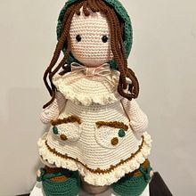 Muñeca Romántica . Amigurumi, Arts, Crafts, Crochet, Fiber Arts, Textile Design, To, and Design project by monicalma - 06.16.2025