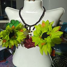 inspiracionverdevsmoradorojo. Accessor, Design, Arts, Crafts, Jewelr, and Design project by Sandra YANNETH ROJAS Guevara - 06.20.2025