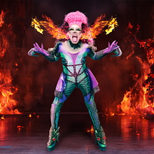 Le Metzua - Drag Queen. Projekt z dziedziny Światło w fotografii, Postprodukcja fotograficzna, Fotografia portretowa, Fotografia stud i jna użytkownika Isaac Villegas - 20.06.2025