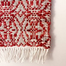 Intertwined Circles: Frame Loom Weaving. Un progetto di Artigianato, Fiber Art, Design interattivo, Pattern design, Tessitura e Textile Design di Yely Pernía - 20.06.2025