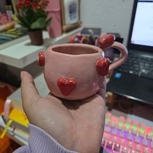 Xícara de Corações. Arts, Crafts, Fine Arts, Accessor, Design, and Ceramics project by Jeane Alves - 06.21.2025