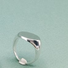 Anello a sigillo in argento . Fashion Design, Jewelr, Design, Accessor, Design, Arts, and Crafts project by e_carrara96 - 06.26.2025