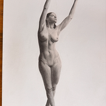 Estructura, detalle y luz: así nació esta ilustración. Fine Arts, Sketching, Drawing, Pencil Drawing, Figure Drawing, Realistic Drawing, and Traditional illustration project by jpagudelo2000 - 06.27.2025