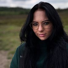 In een veld . Un progetto di Fotografia, Fotografia con smartphone, Fotografia digitale, Fotografia all'aperto, Fotografia lifest, le, Fotografia per Instagram, Marketing per Instagram e Social media di Michelle Vosselman - 27.06.2025