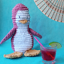 My first 3D-Macrame-Penguin. Un proyecto de Art to, Tejido, Macramé, Pattern Design y Diseño textil de Katja - 28.06.2025
