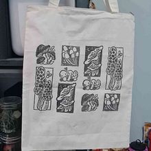 Mushroom Stamp Tote bag Ein Projekt aus dem Bereich H, werk, Gravieren, Traditionelle Illustration, Musterdesign, Prägung und Textildruck von Heather Weather - 03.07.2025
