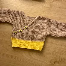 Primer chaleco!. Un progetto di Fashion design, DIY, Fiber Art, Maglia e Textile Design di javieratug - 03.07.2025