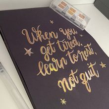 Lettering with metallic watercolors project. H, Lettering, Lettering, and Watercolor Painting project by Irina Szasz-Eana - 07.08.2025