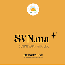 SVN.ma - Bronceador Vegano Natural. Un projet de Illustration numérique, Illustration traditionnelle, Dessin, Design graphique, Br, ing et identité, Dessin au cra, on , et Conception de produits de Nicol Borda - 10.07.2025