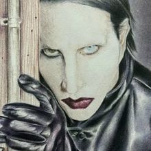 Marylin Manson. Un progetto di Belle arti, Disegno a matita, Illustrazione tradizionale, Disegno, Disegno di ritratti, Disegno realistico, Disegno artistico e Disegno con matite colorate di Santiago Cavo - 10.07.2025