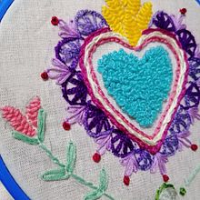 Mi primer corazón . Een project van Textiel y Borduurwerk van Diany - 12.07.2025