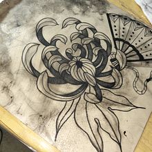 Flor de Crisântemo al estilo Neotradicional. Un projet de Conception de tatouage de Alvaro Ciancio - 15.07.2025