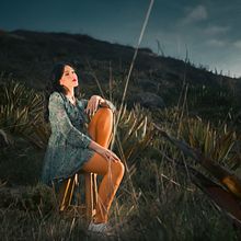 Flores al atardecer . Een project van  Art direction, Lichtontwerp, Fotografie, Fotografische postproductie, Retoucheren van foto's, Studiofotografie, Modefotografie, Portretfotografie, Digitale fotografie, Artistieke fotografie e Interieurfotografie van Daniel Vargas Rueda - 17.07.2025