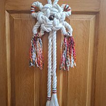 "Recuerdos de amor". Un projet de Artisanat, Création d'accessoires, Macramé, Art textile , et Design textile de xiniarm1983 - 17.07.2025