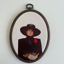 Photo Embroidery on fabric . Een project van Craft van Beige and Teal - 03.08.2025