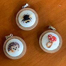 3 motivos. Embroider, Jewelr, Design, and Textile Design project by Melisa Oliva - 08.05.2025