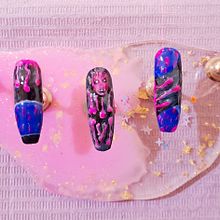 Uñas en gel del Album Ballet Mecanico. Un projet de Peinture décorative, Design , Illustration traditionnelle, Peinture , et Création de motifs de estefania_ospinavasquez - 06.08.2025