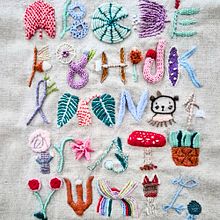 Alfabeto bordado en relieve. Un proyecto de Bordado y Diseño textil de Laura Muner - 06.08.2025